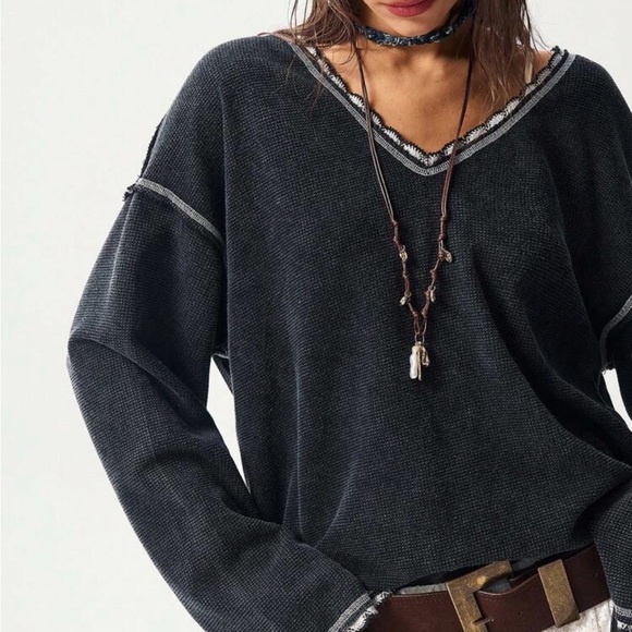 Bohemia | Oversized Long Sleeve V-Neck - Picture 5 of 9